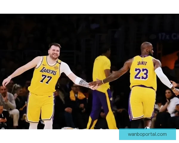 詹姆斯全力助力东契奇卢卡谈湖人连胜分享胜利喜悦